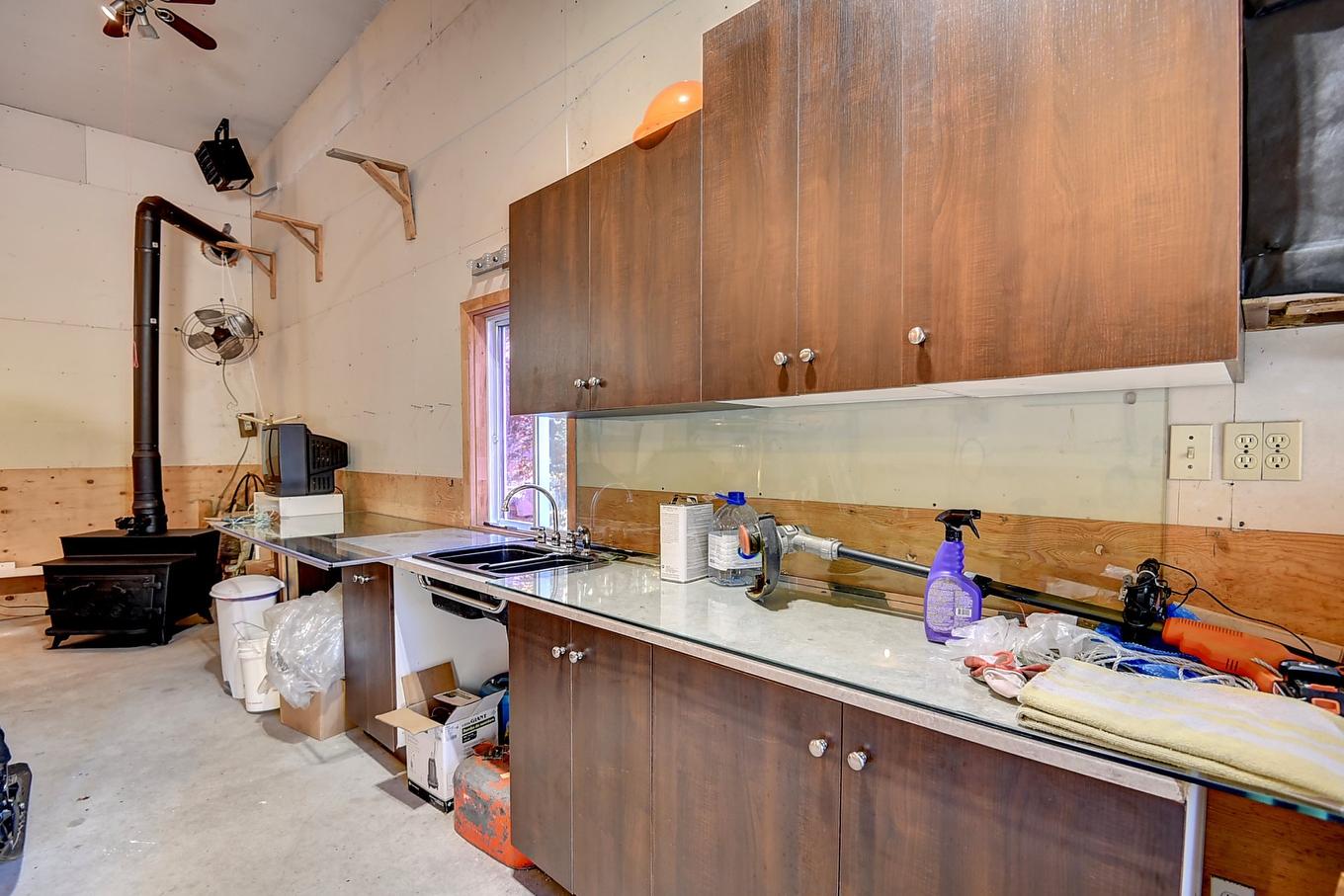 Garage - 172 Ch. Du Domaine, Saint-Michel-Des-Saints, QC - Indoor Photo Showing Kitchen