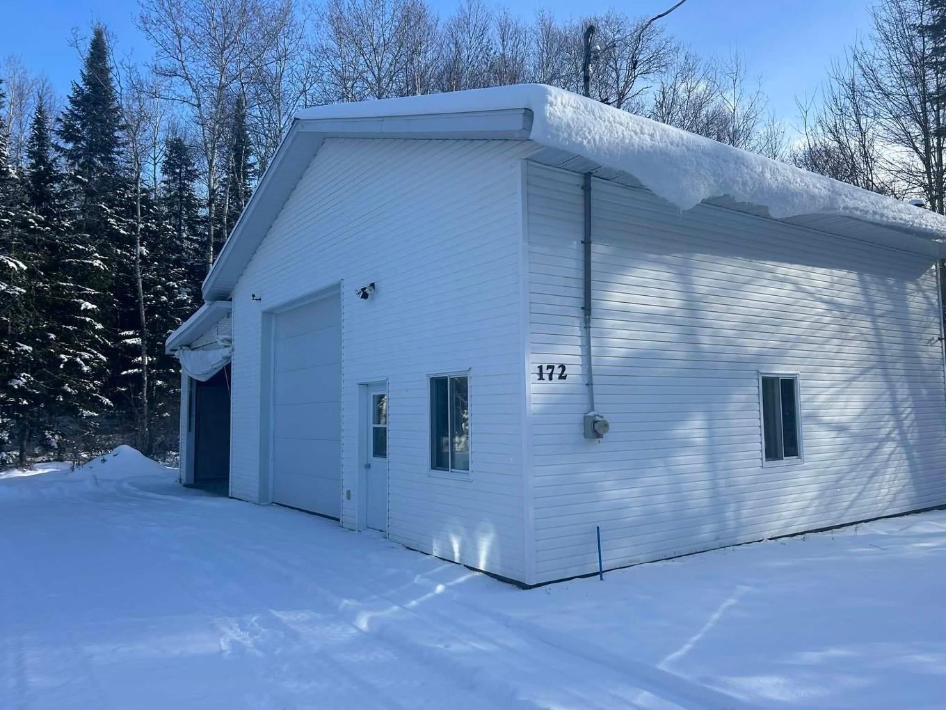 Garage - 172 Ch. Du Domaine, Saint-Michel-Des-Saints, QC - Outdoor