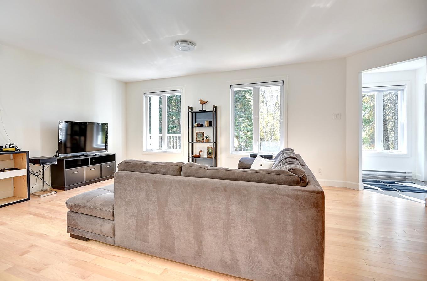 Living room - 172 Ch. Du Domaine, Saint-Michel-Des-Saints, QC - Indoor Photo Showing Living Room