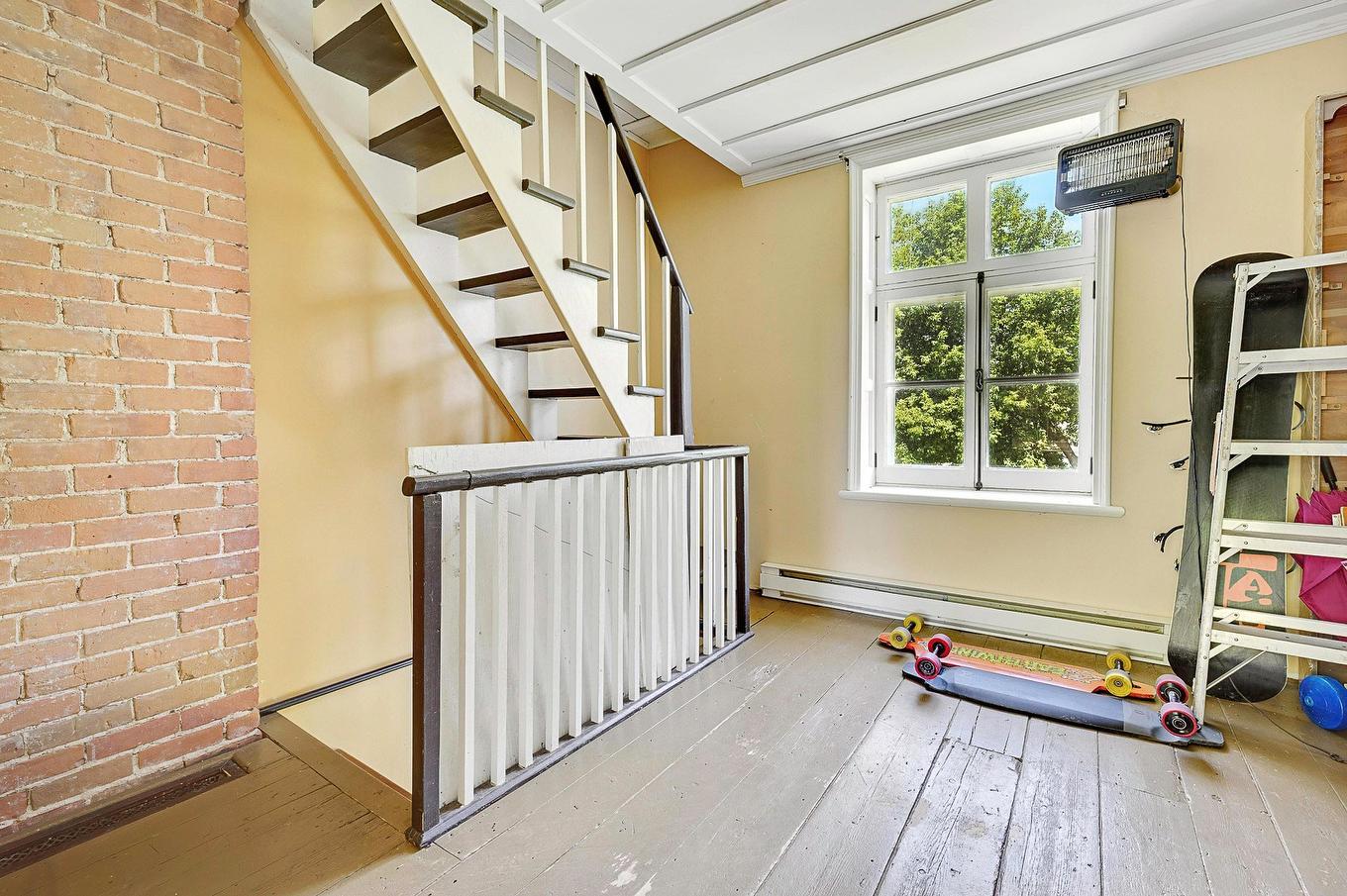 Staircase - 10090 Rue St-Vincent, Mirabel, QC - Indoor Photo Showing Other Room