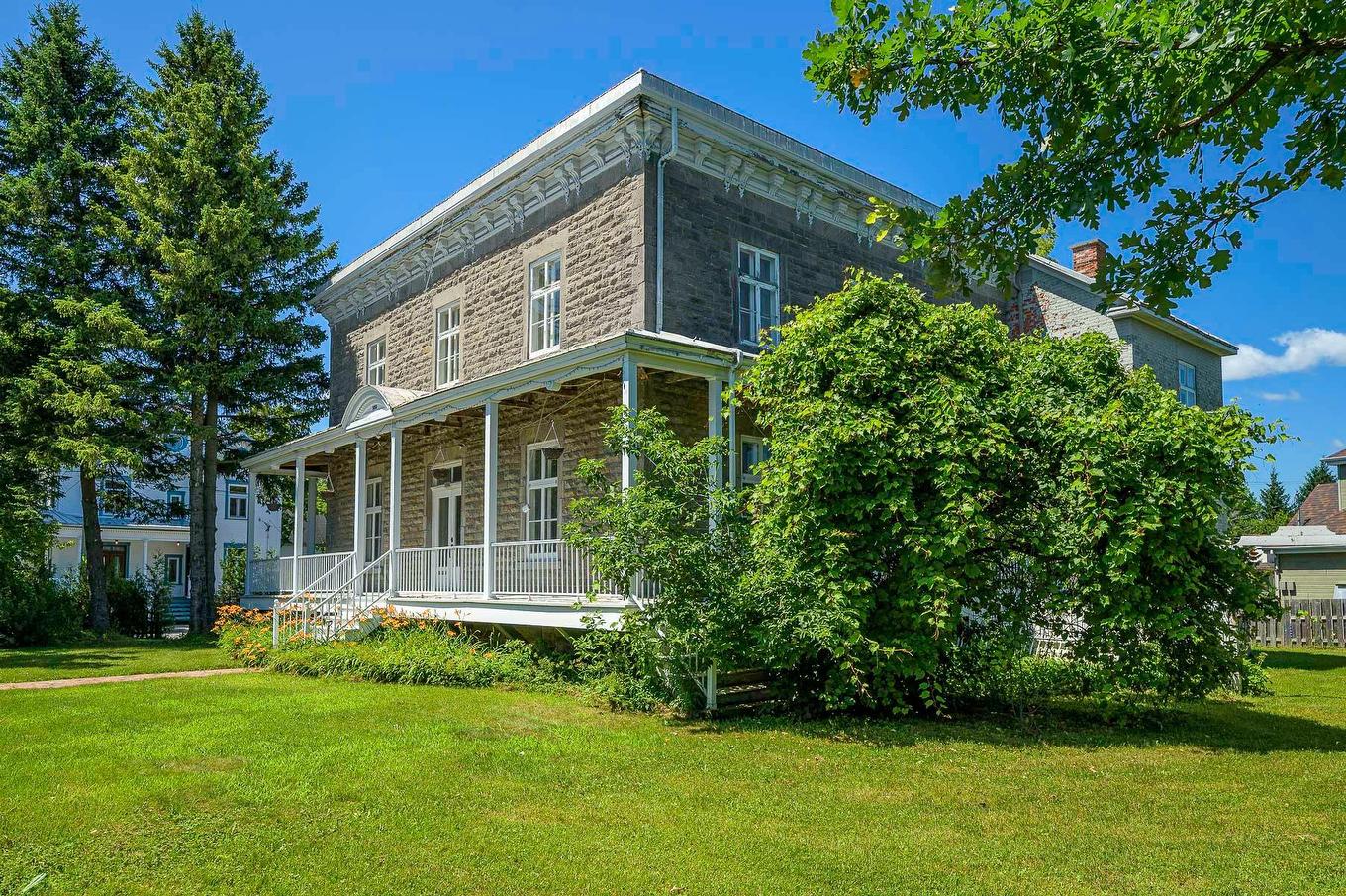 Frontage - 10090 Rue St-Vincent, Mirabel, QC - Outdoor With Deck Patio Veranda