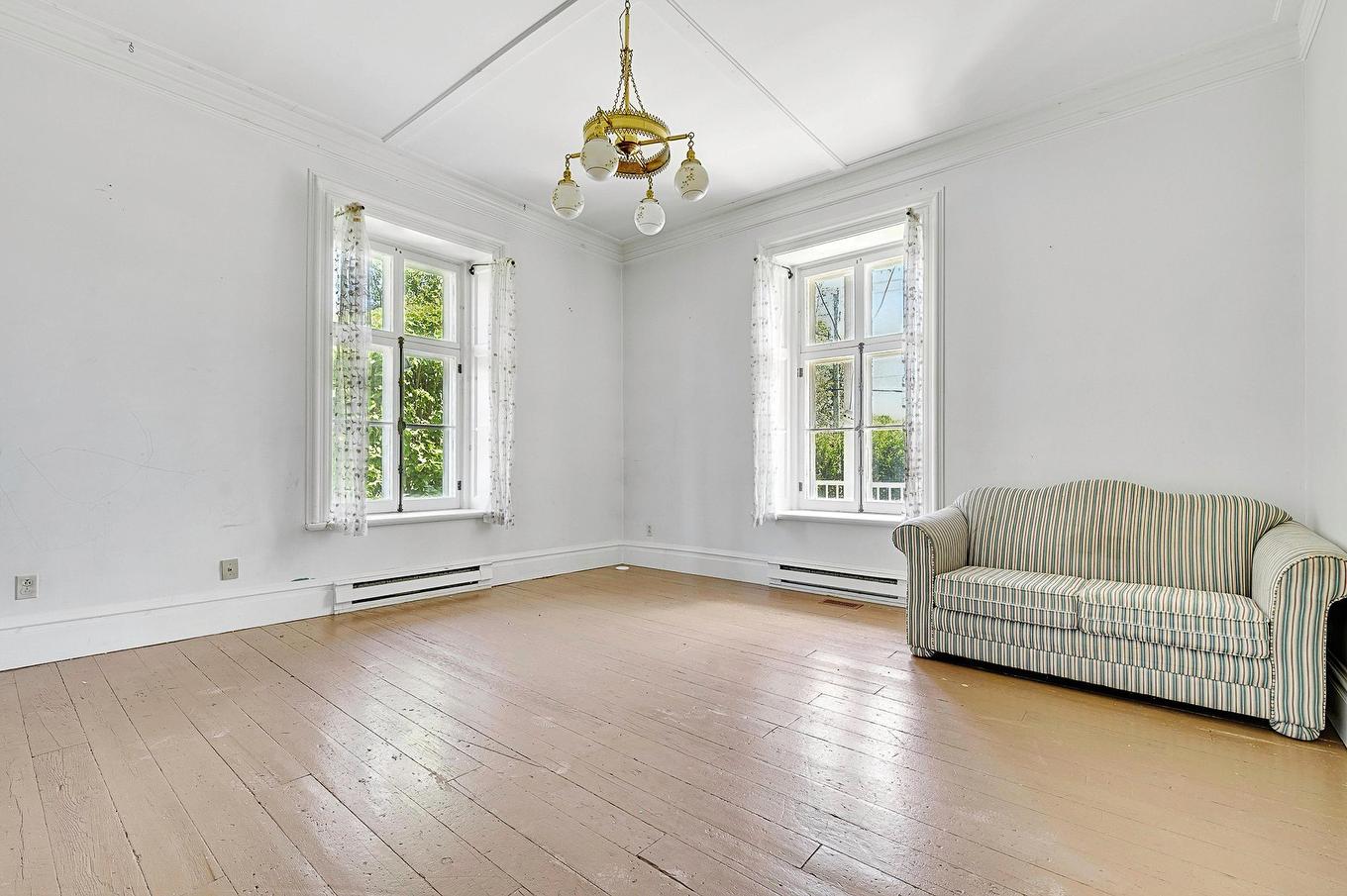Living room - 10090 Rue St-Vincent, Mirabel, QC - Indoor Photo Showing Other Room