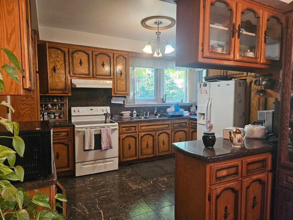 Cuisine - 7340 Av. Somerled, Montréal (Côte-Des-Neiges/Notre-Dame-De-Grâce), QC - Indoor Photo Showing Kitchen