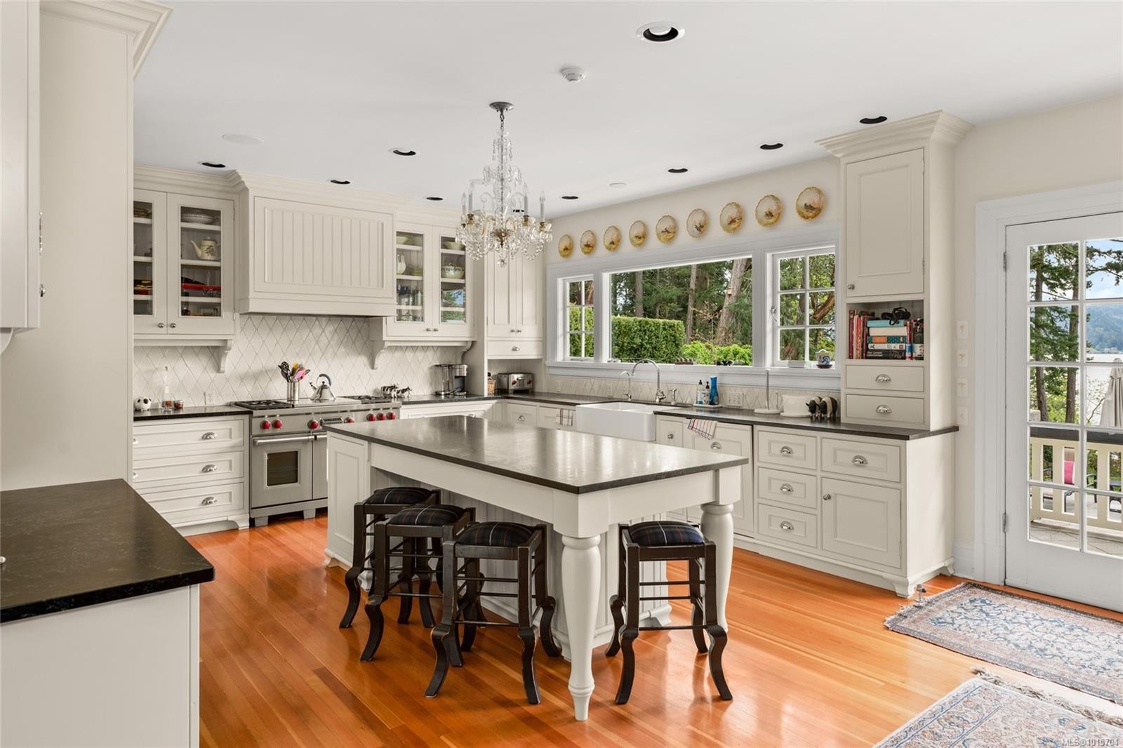 605 Senanus Dr, Central Saanich, BC