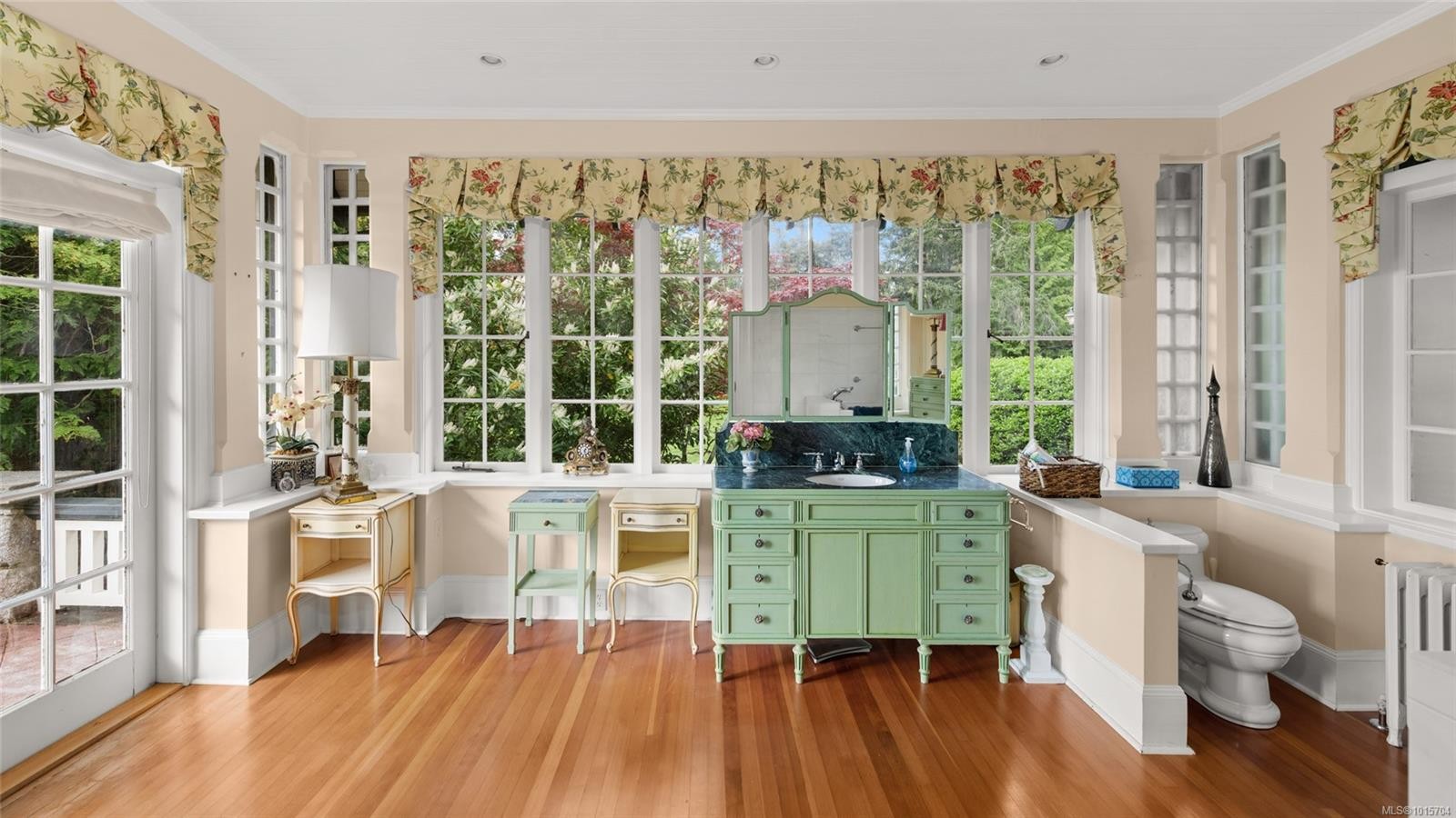 605 Senanus Dr, Central Saanich, BC