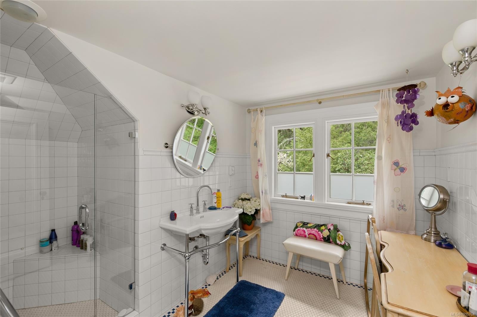 605 Senanus Dr, Central Saanich, BC