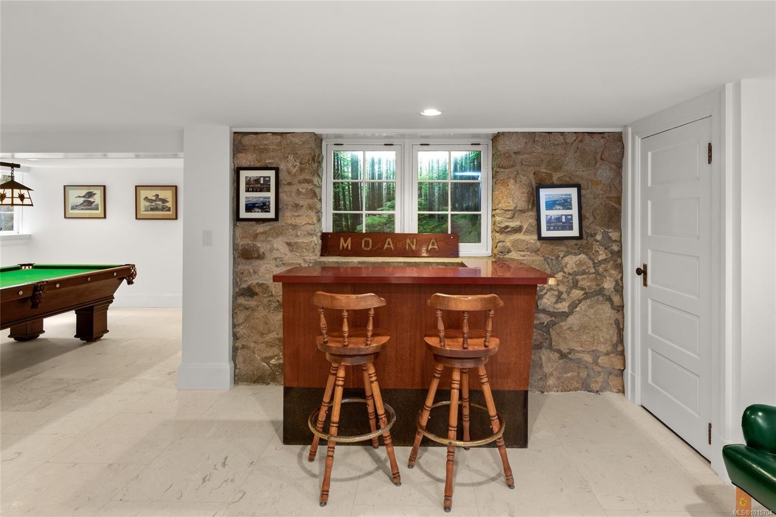 605 Senanus Dr, Central Saanich, BC