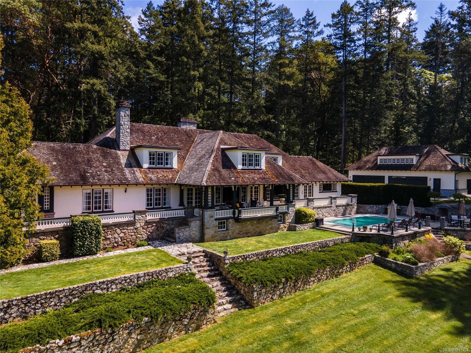 605 Senanus Dr, Central Saanich, BC