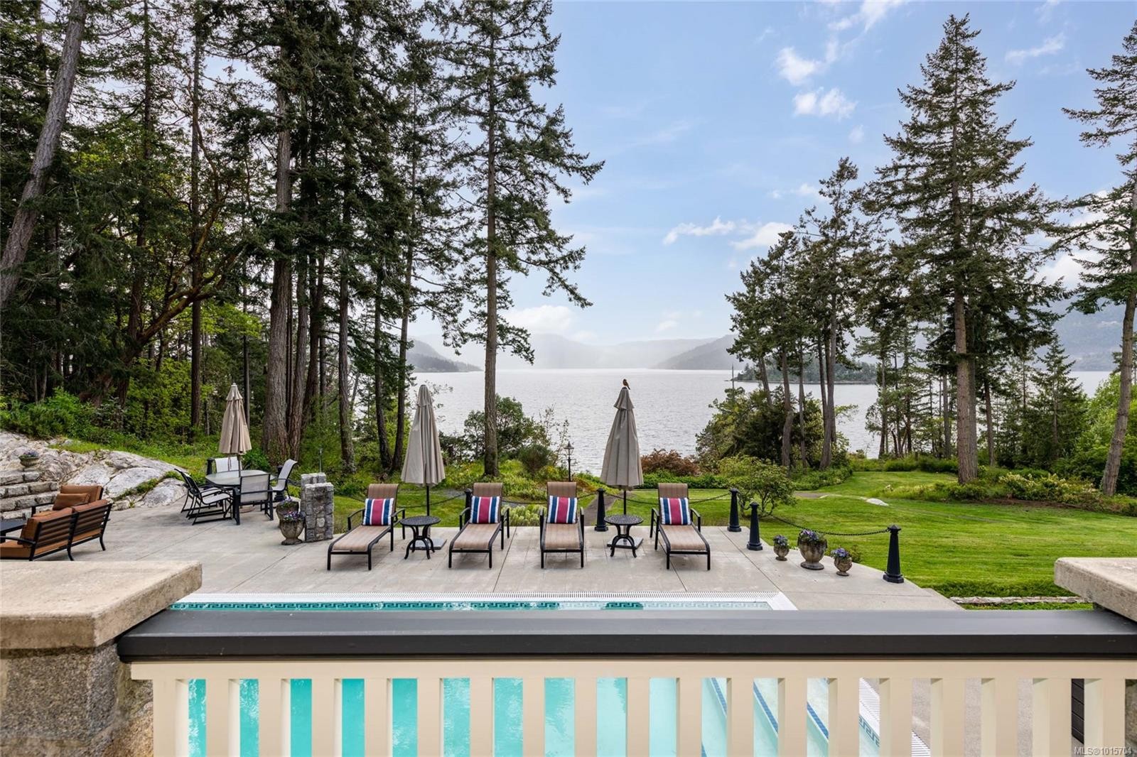 605 Senanus Dr, Central Saanich, BC