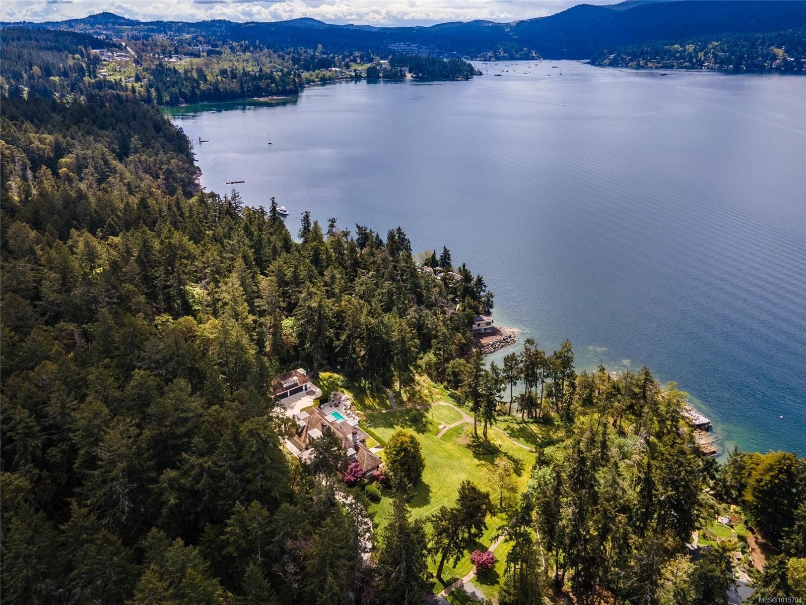 605 Senanus Dr, Central Saanich, BC