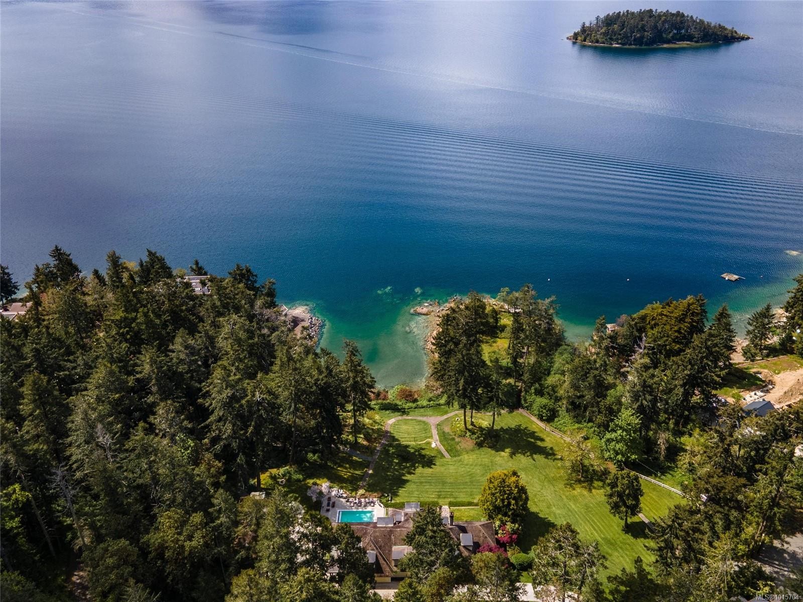 605 Senanus Dr, Central Saanich, BC