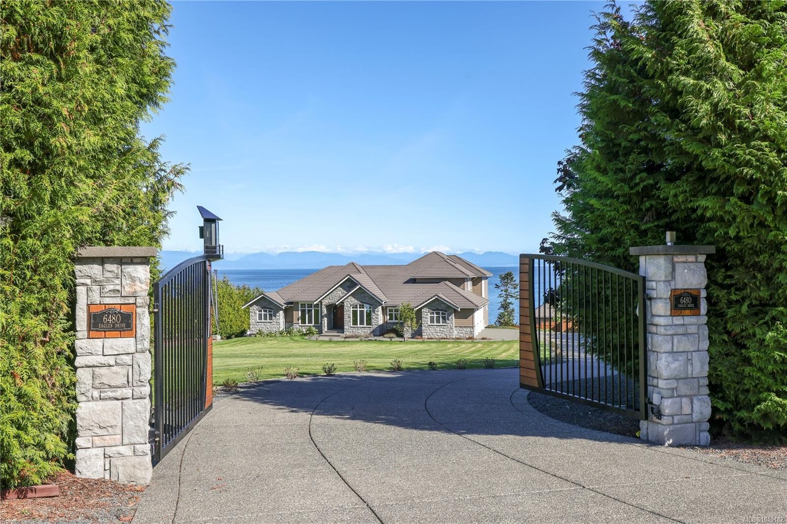 6480 Eagles Dr, Courtenay, BC