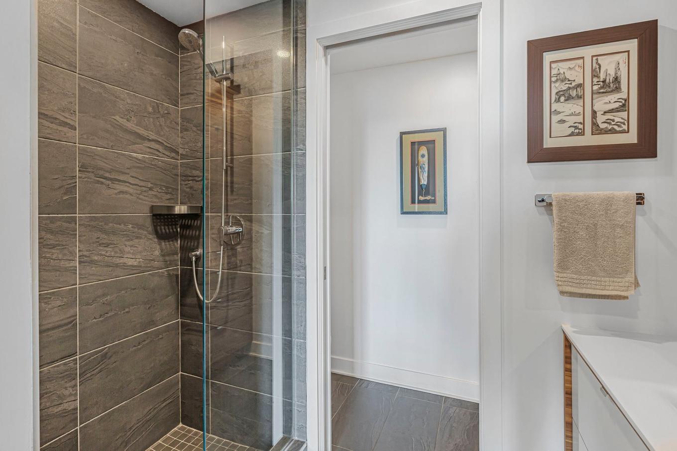 Salle de bains attenante à la CCP - 1702-195 Rue Peel, Montréal (Le Sud-Ouest), QC - Indoor Photo Showing Bathroom