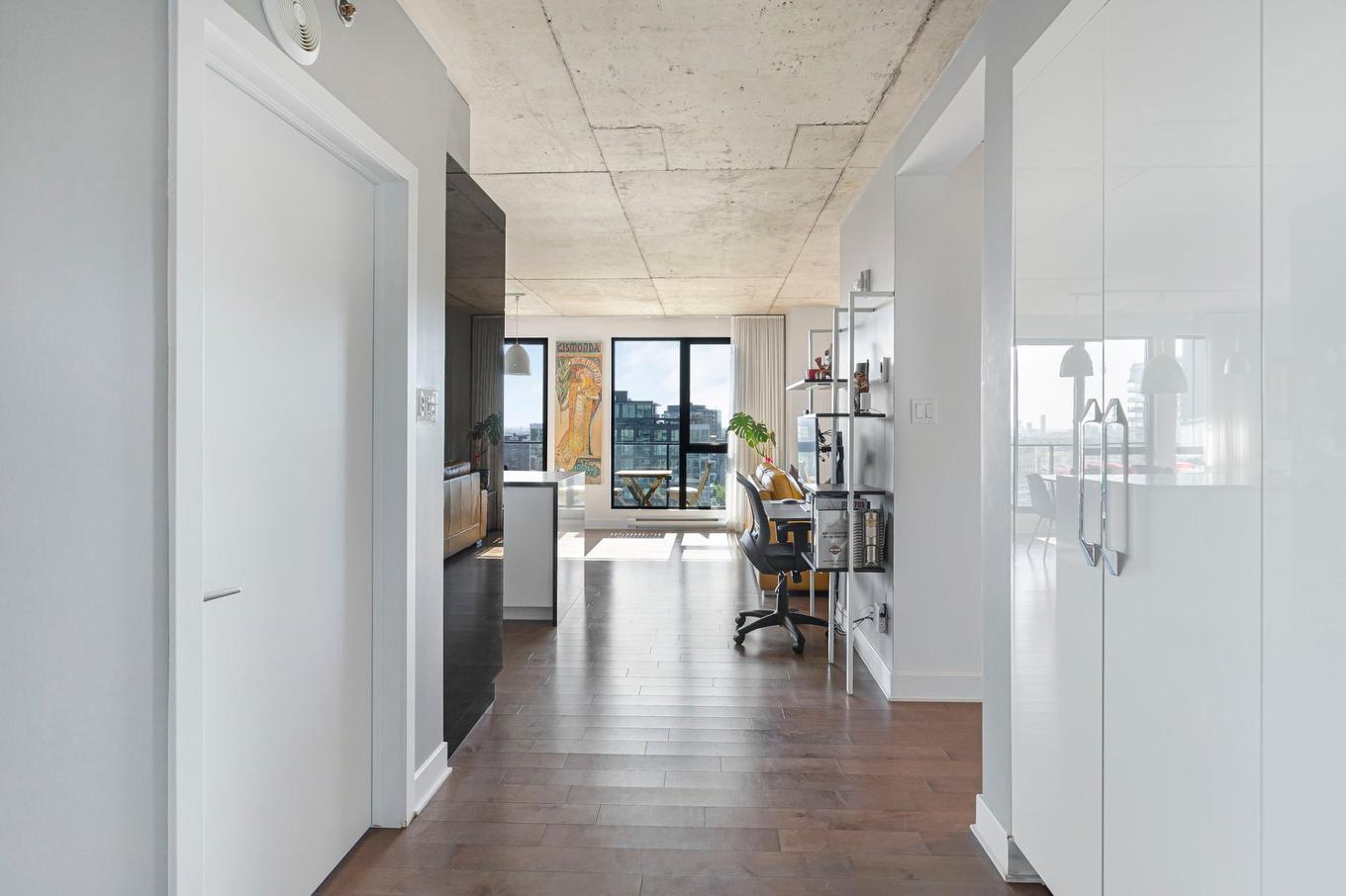 Hall d'entrée/Vestibule - 1702-195 Rue Peel, Montréal (Le Sud-Ouest), QC - Indoor Photo Showing Other Room