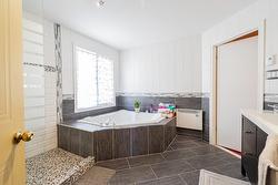 Ensuite bathroom -