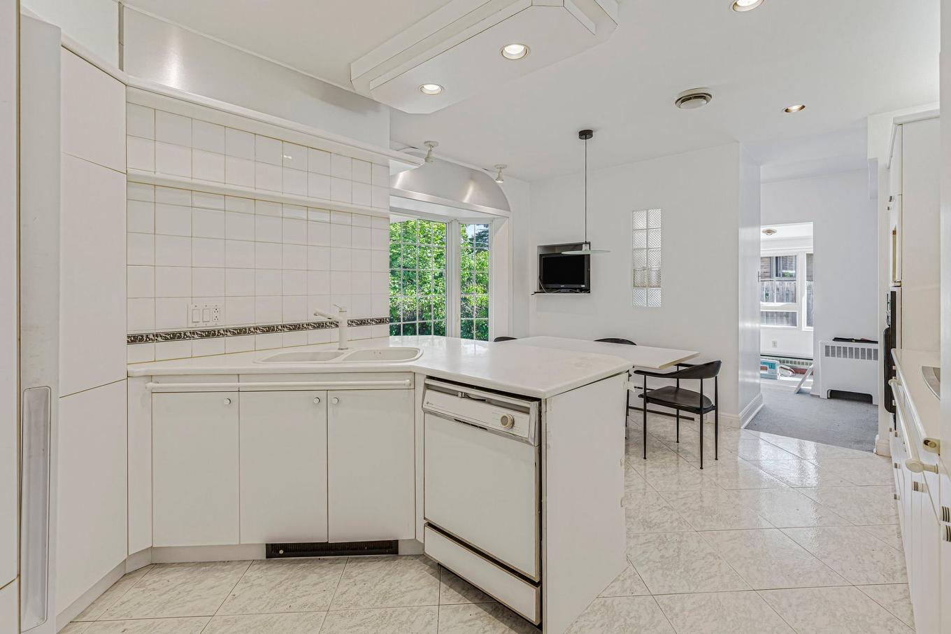 Kitchen - 1885 Crois. Surrey, Mont-Royal, QC - Indoor Photo Showing Kitchen