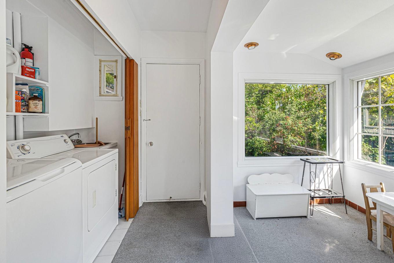 Laundry room - 1885 Crois. Surrey, Mont-Royal, QC - Indoor Photo Showing Laundry Room