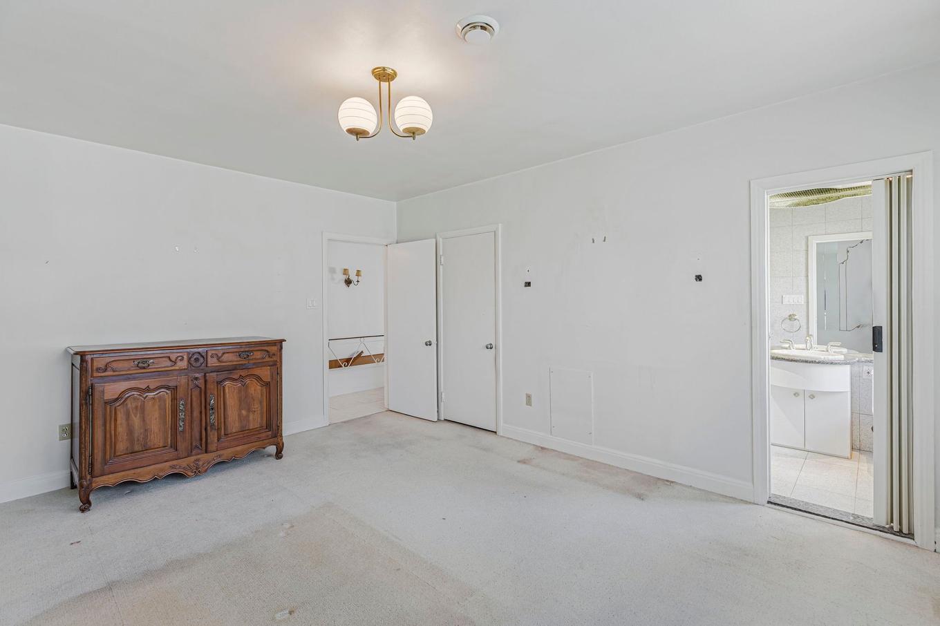 Primary bedroom - 1885 Crois. Surrey, Mont-Royal, QC - Indoor Photo Showing Other Room