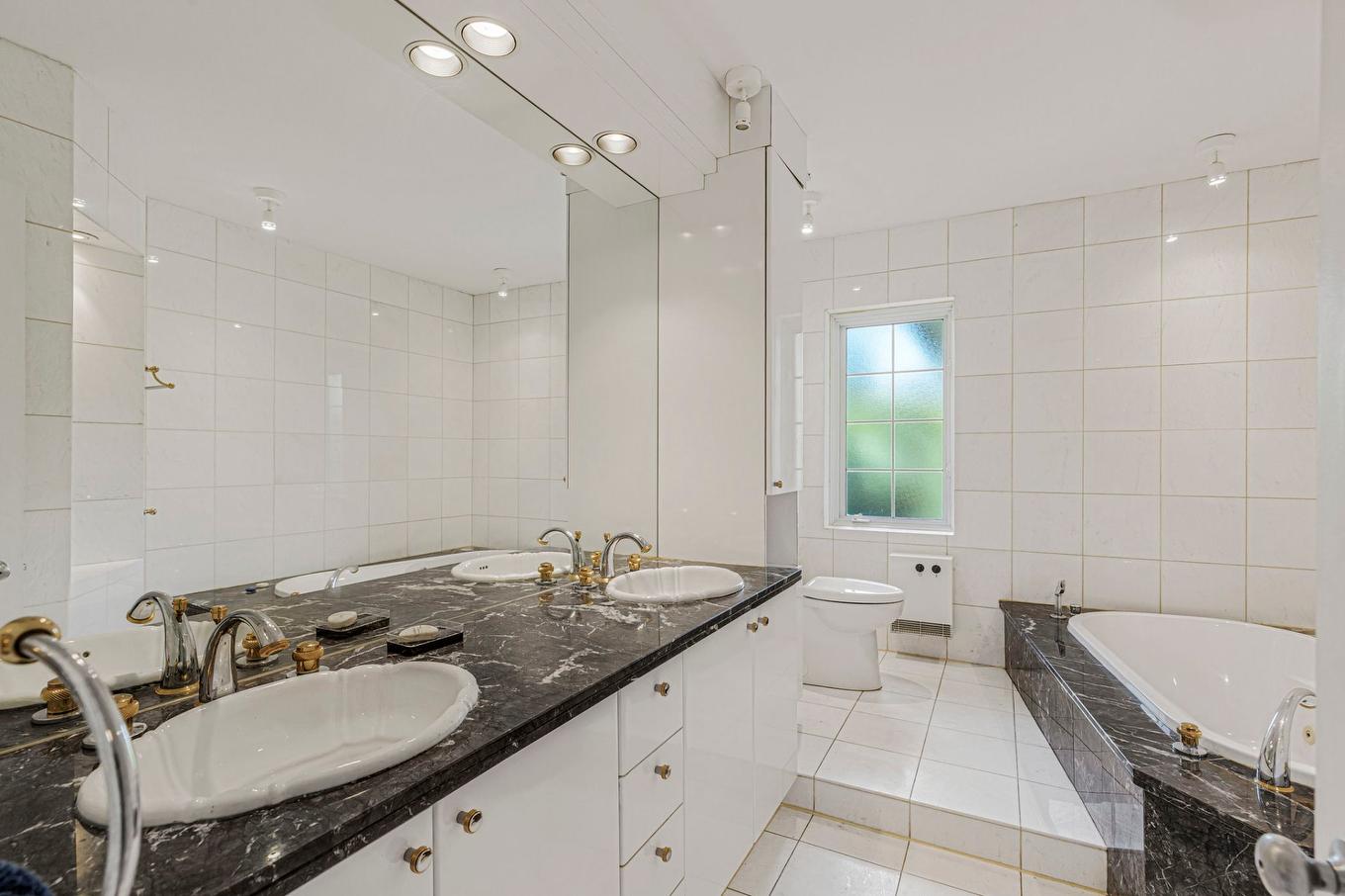 Bathroom - 1885 Crois. Surrey, Mont-Royal, QC - Indoor Photo Showing Bathroom