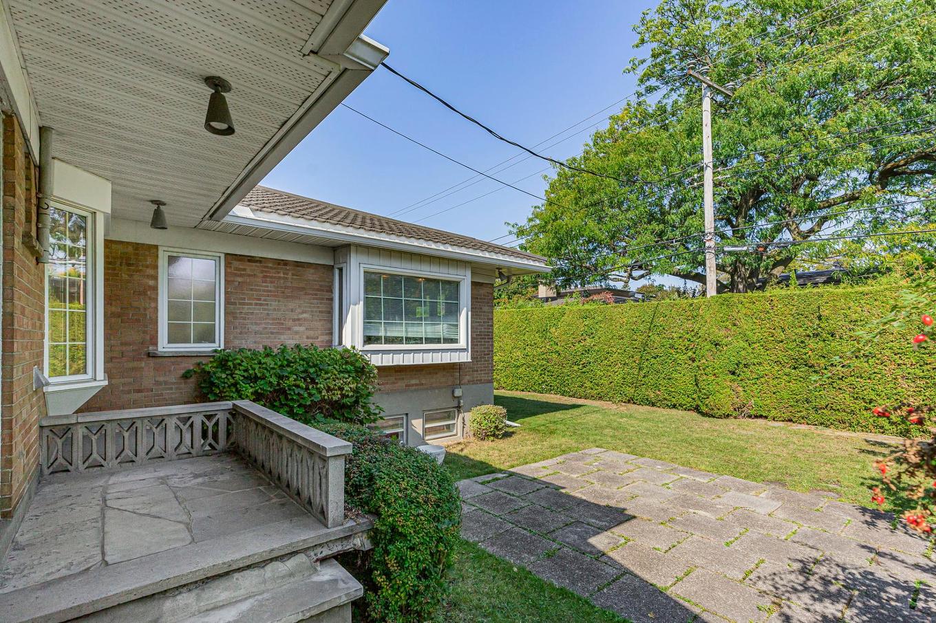 Garden - 1885 Crois. Surrey, Mont-Royal, QC - Outdoor