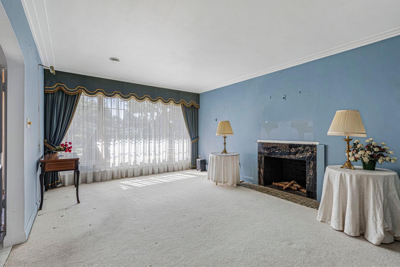 Living room - 1885 Crois. Surrey, Mont-Royal, QC - Indoor With Fireplace