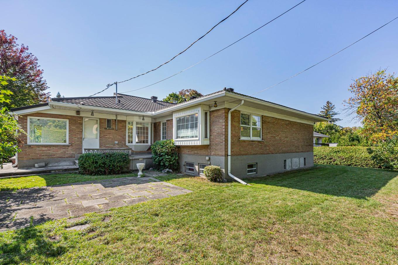 Back facade - 1885 Crois. Surrey, Mont-Royal, QC - Outdoor