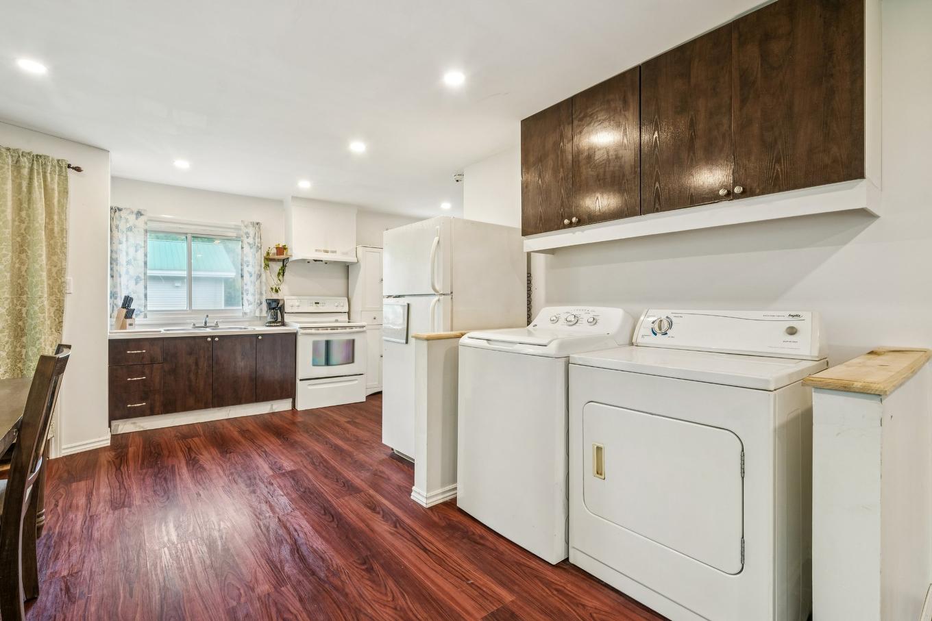 Dining room - 48 Rue Ginette, Noyan, QC - Indoor Photo Showing Laundry Room