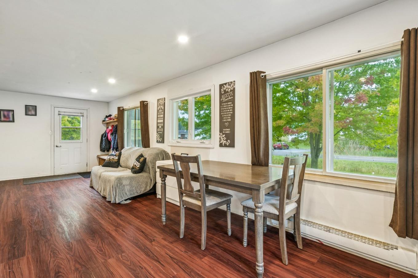 Dining room - 48 Rue Ginette, Noyan, QC - Indoor