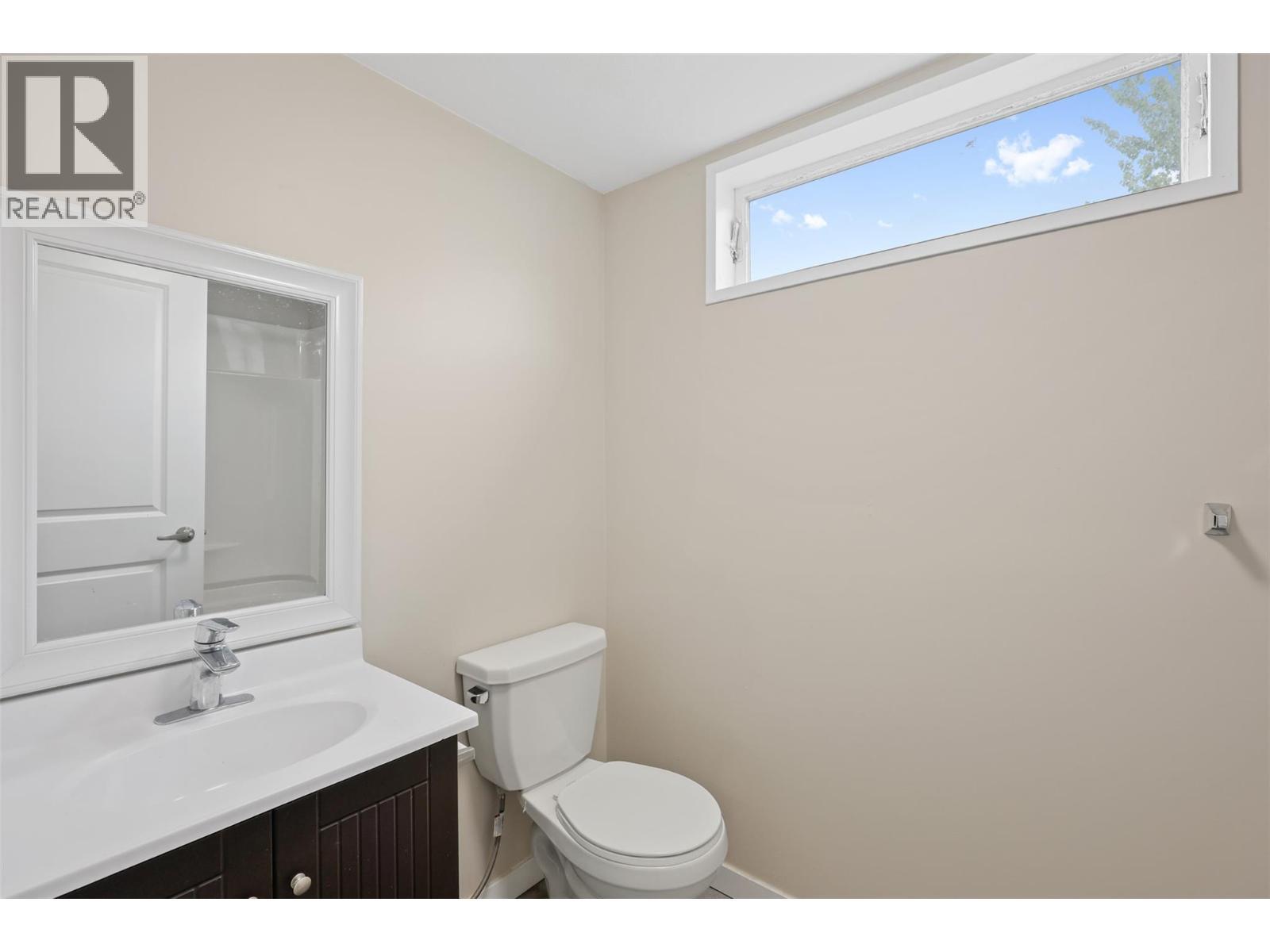293 Walnut Avenue, Kamloops, BC - Indoor Photo Showing Bathroom