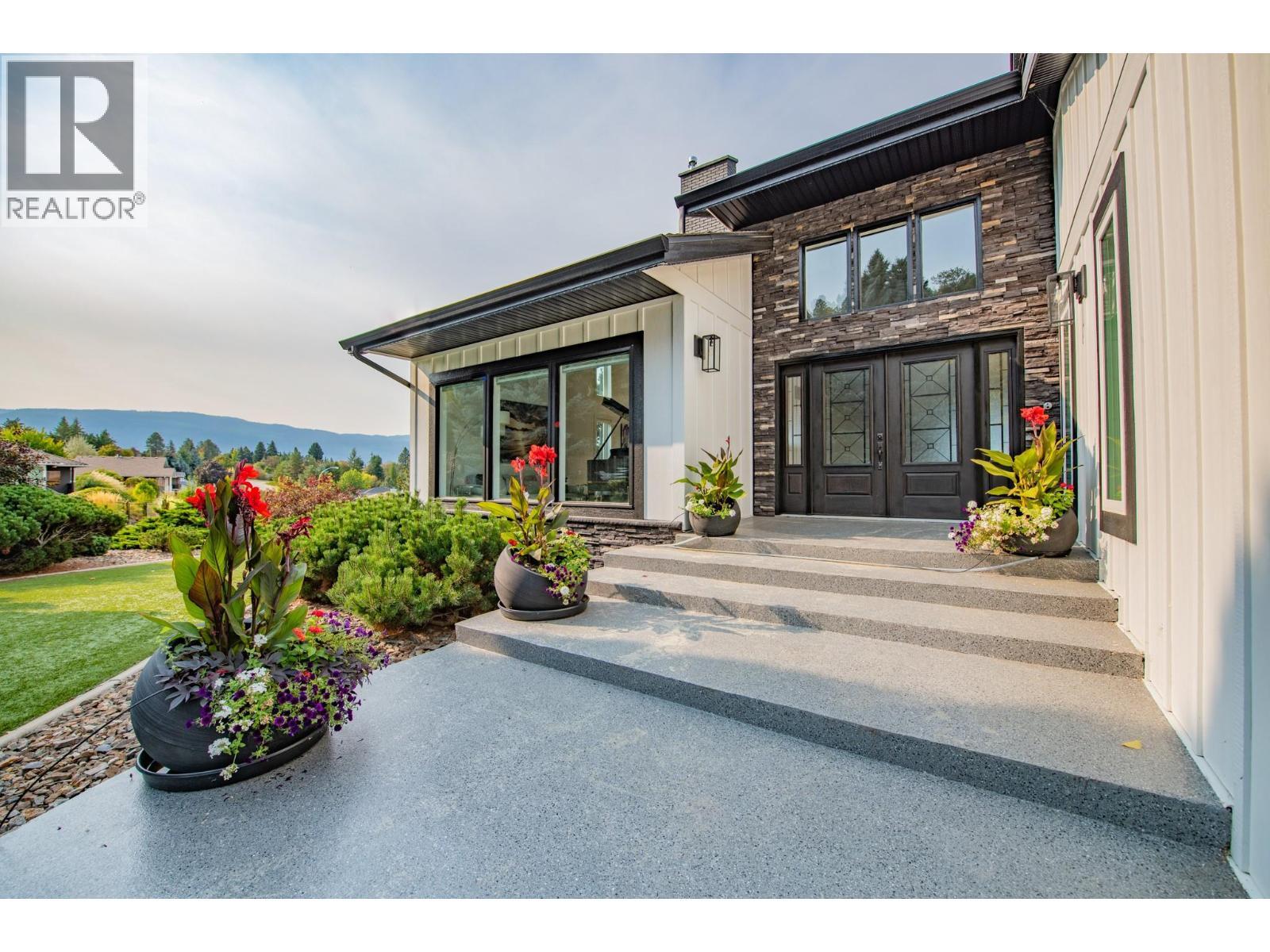 Spacious walkway to front entrance - 702 Cypress Drive, Coldstream, BC - Outdoor