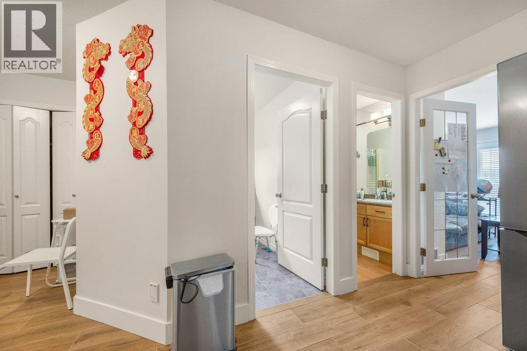 Internal entrance to suite - 974 Mt. Beaven Place, Vernon, BC - Indoor Photo Showing Other Room