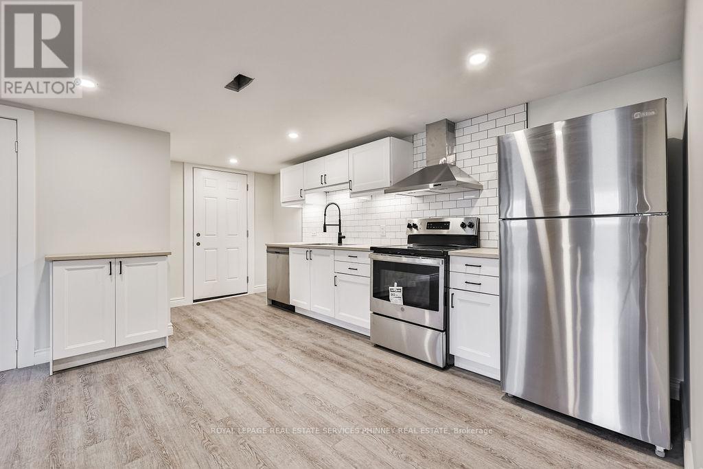 47 Castlefield Drive, Hamilton, ON - Indoor Photo Showing Kitchen With Stainless Steel Kitchen