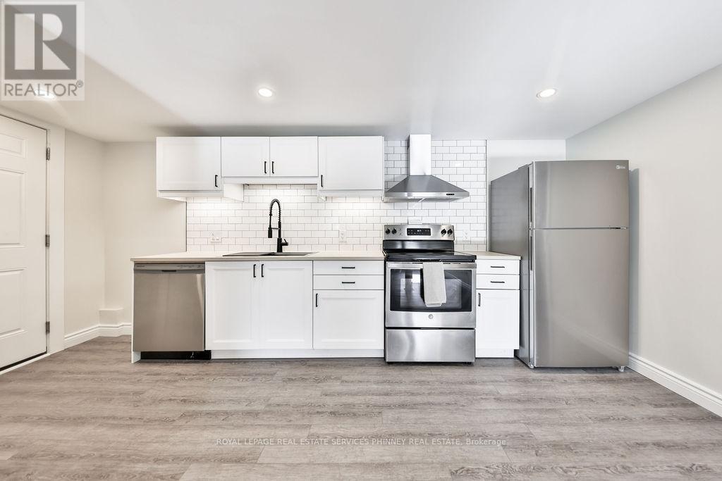 47 Castlefield Drive, Hamilton, ON - Indoor Photo Showing Kitchen With Stainless Steel Kitchen