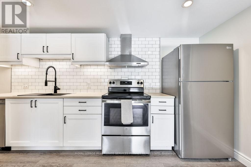 47 Castlefield Drive, Hamilton, ON - Indoor Photo Showing Kitchen With Stainless Steel Kitchen With Upgraded Kitchen