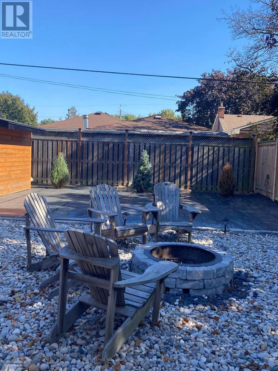 47 Castlefield Drive, Hamilton, ON - Outdoor