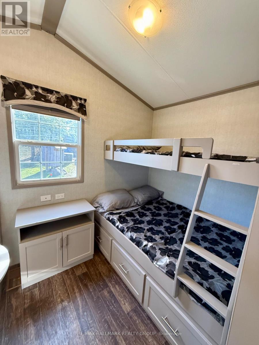 16 - 92 Bingham Drive, Horton, ON - Indoor Photo Showing Bedroom