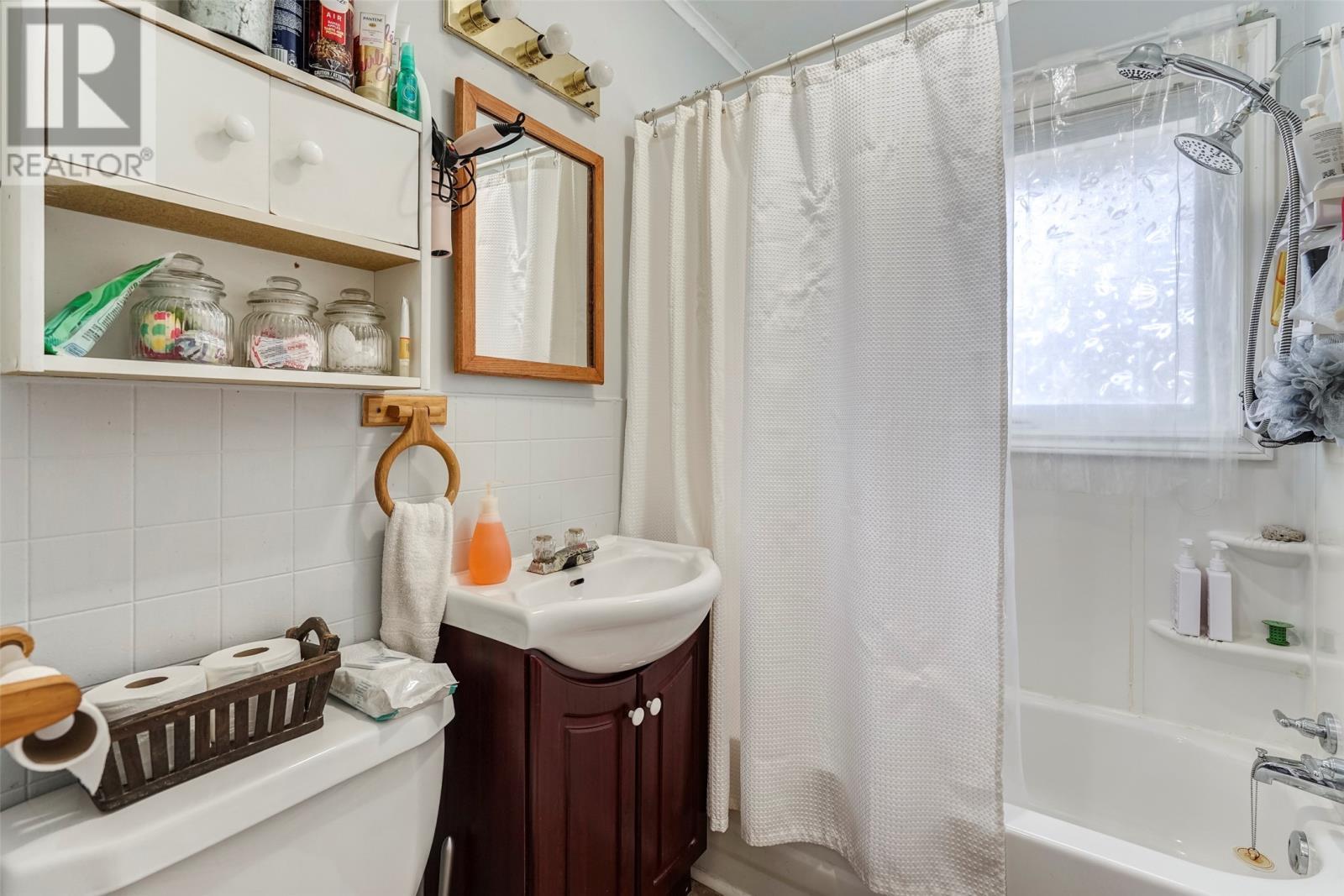 4 Bay Street, Carbonear, NL - Indoor Photo Showing Bathroom