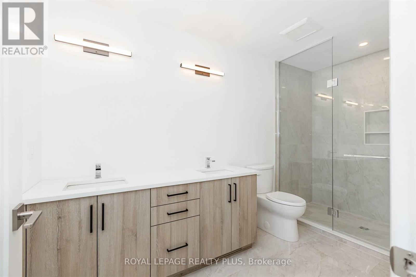 7214 Parsa Street, Niagara Falls, ON - Indoor Photo Showing Bathroom