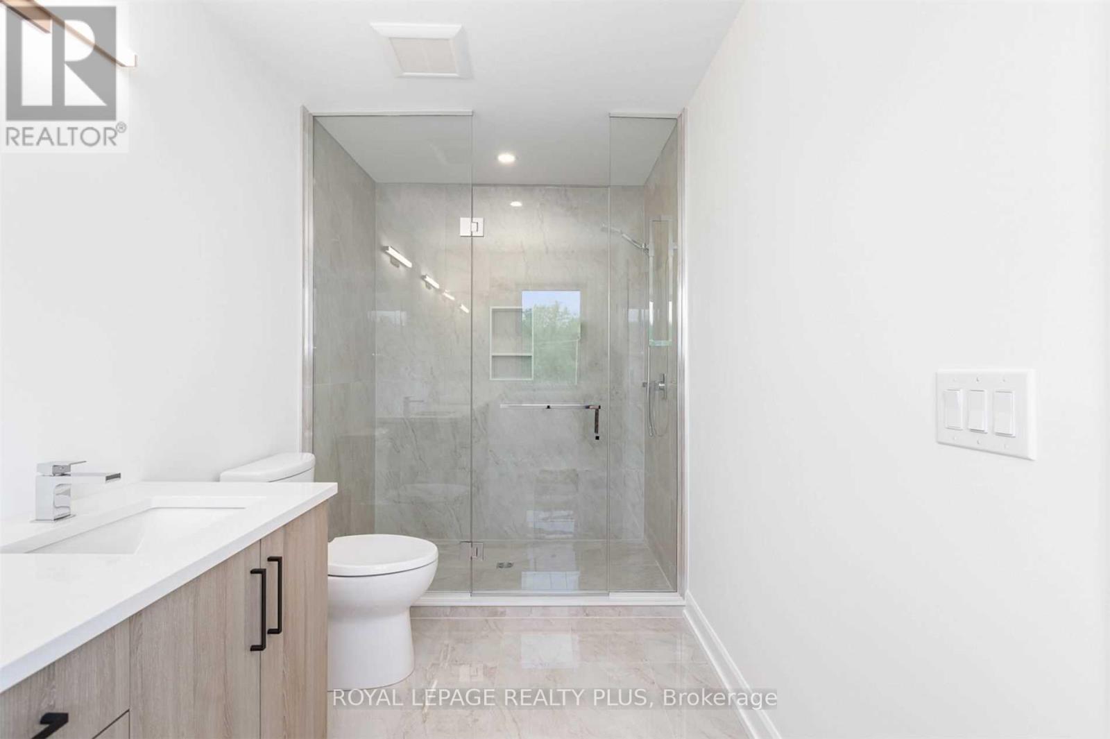 7214 Parsa Street, Niagara Falls, ON - Indoor Photo Showing Bathroom