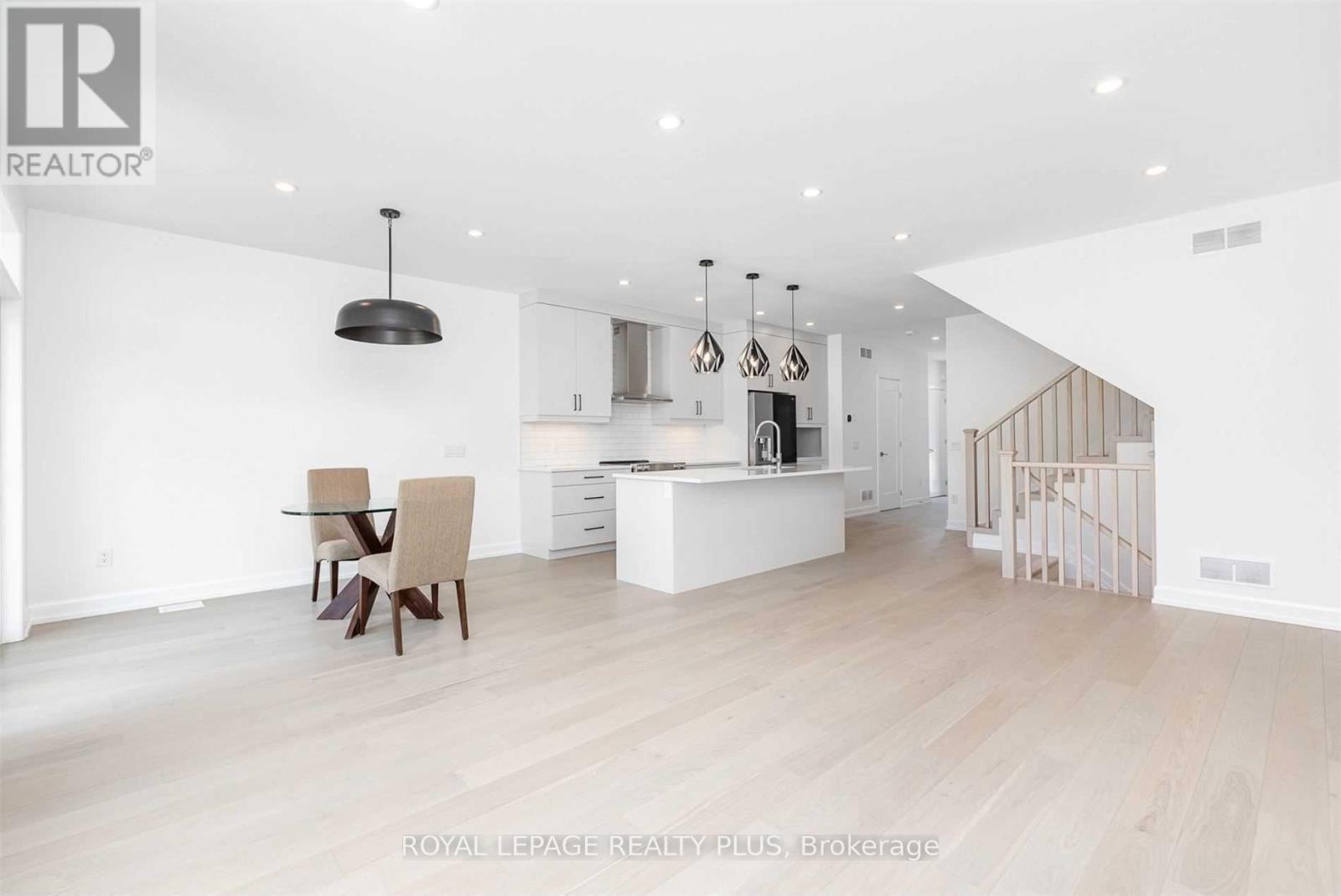 7214 Parsa Street, Niagara Falls, ON - Indoor