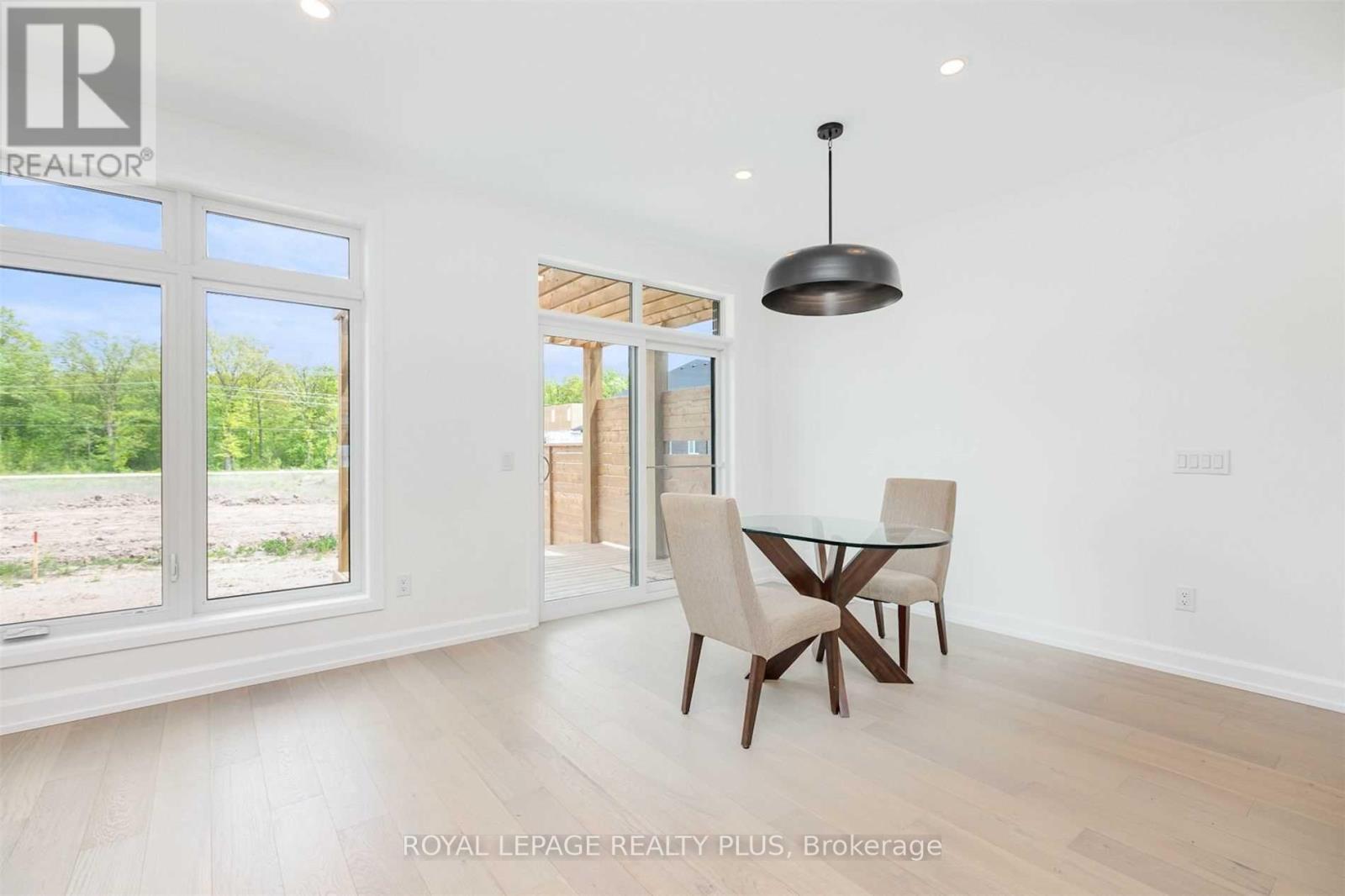 7214 Parsa Street, Niagara Falls, ON - Indoor Photo Showing Dining Room