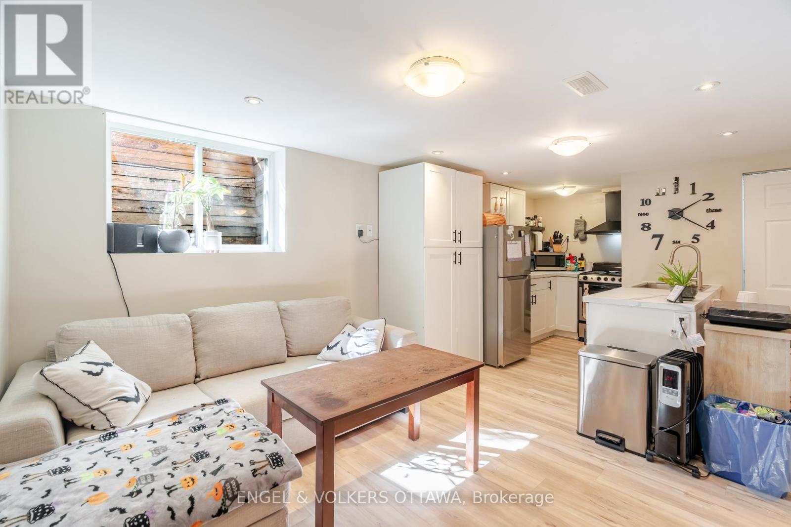 3001 Rankin Street, Ottawa, ON - Indoor Photo Showing Living Room
