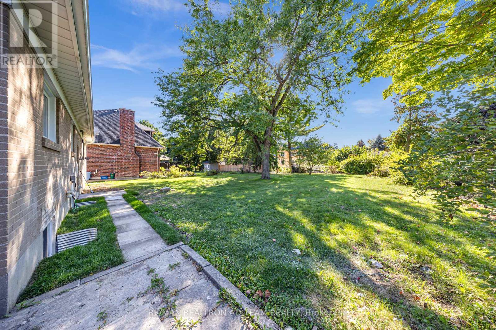 Bsmnt - 18 Windridge Drive, Markham, ON - Outdoor