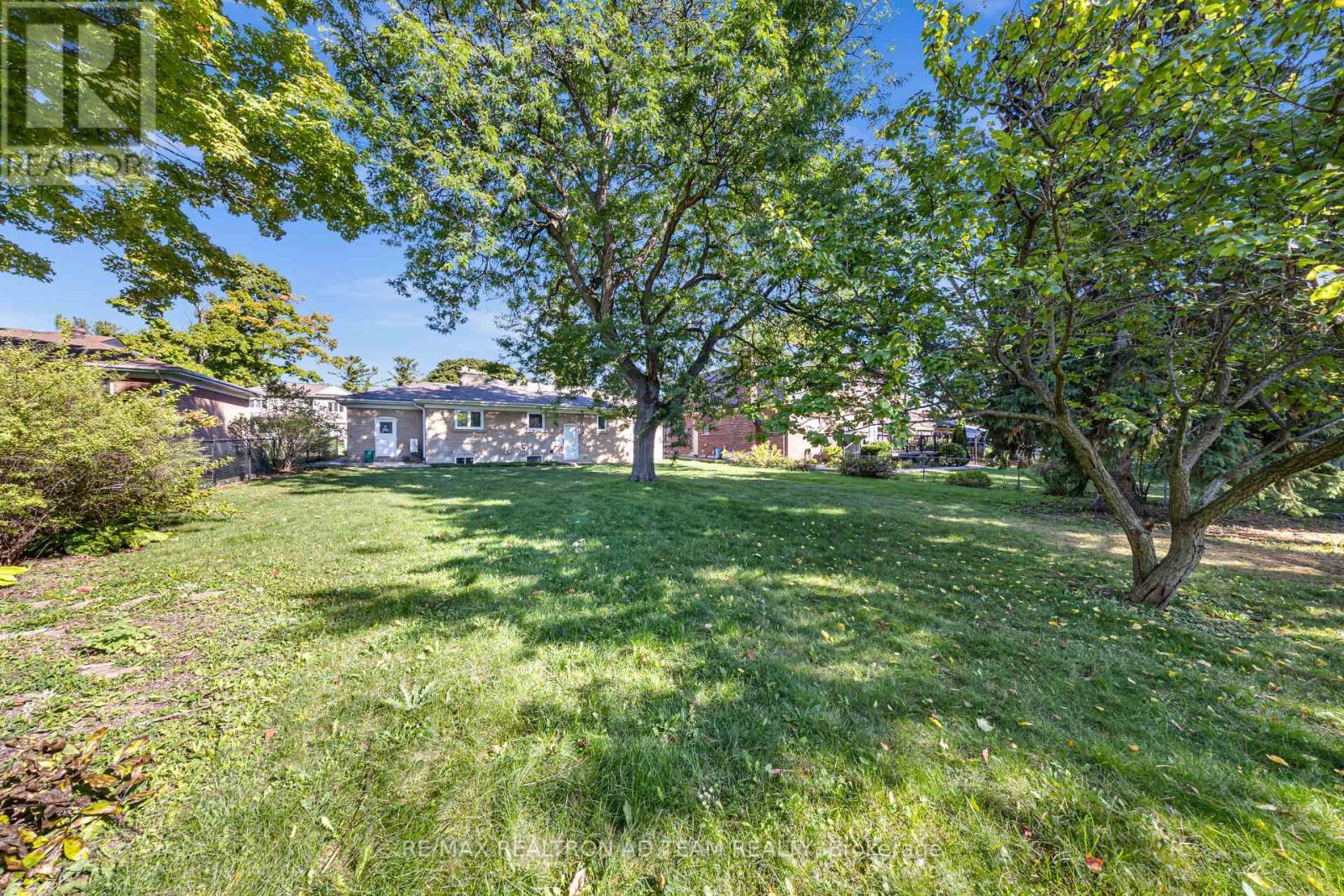 Bsmnt - 18 Windridge Drive, Markham, ON - Outdoor