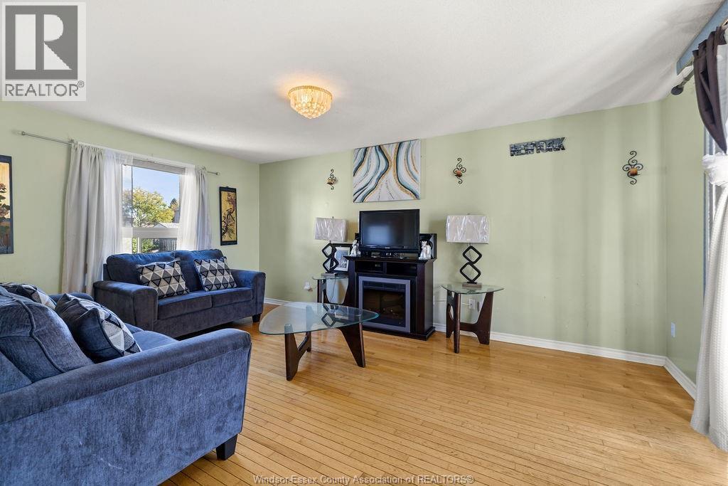 268 Geraldine, Windsor, ON - Indoor Photo Showing Living Room