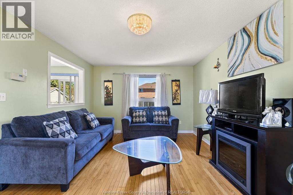 268 Geraldine, Windsor, ON - Indoor Photo Showing Living Room