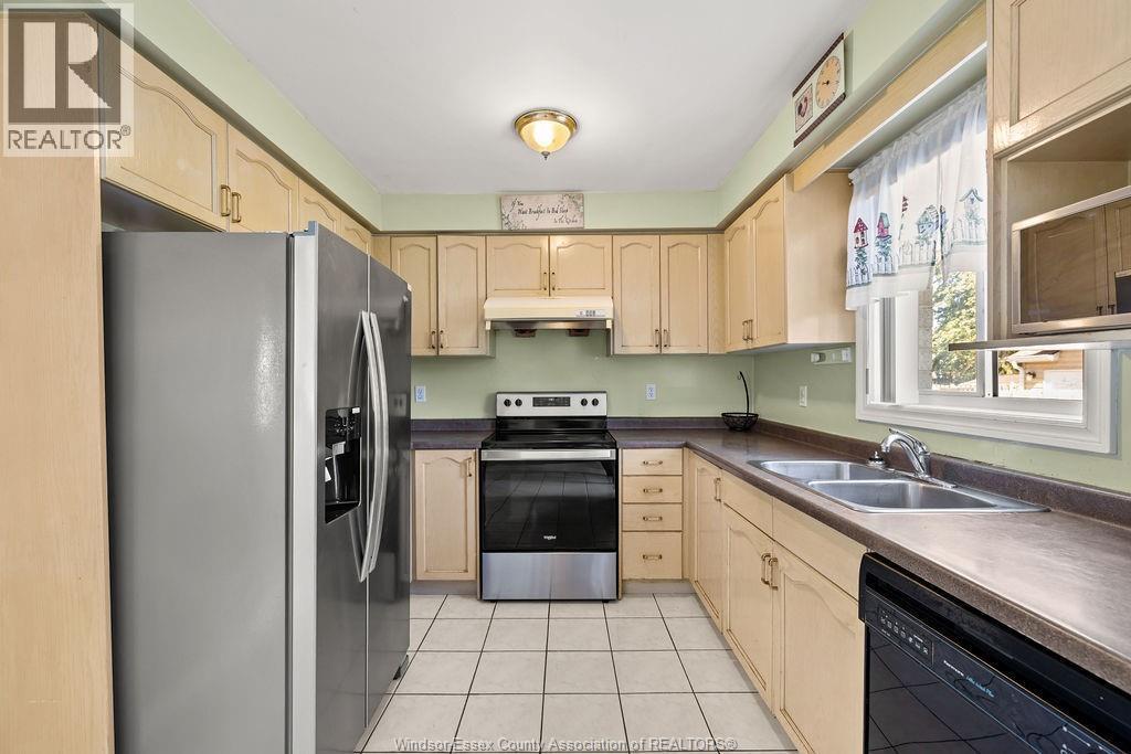 268 Geraldine, Windsor, ON - Indoor Photo Showing Kitchen With Stainless Steel Kitchen With Double Sink