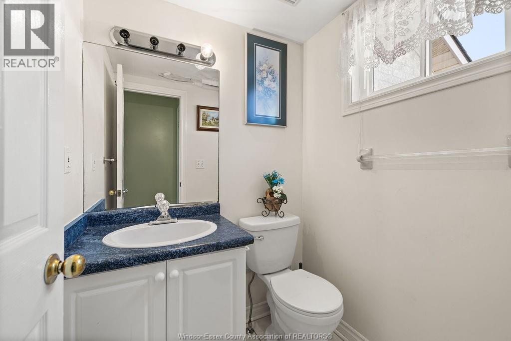 268 Geraldine, Windsor, ON - Indoor Photo Showing Bathroom
