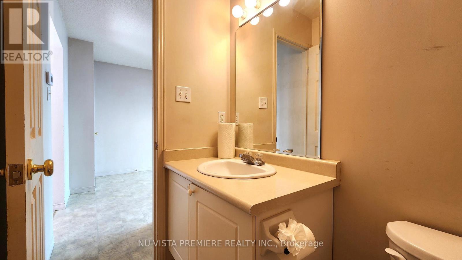 7 - 40 Burslem Street, London East (East N), ON - Indoor Photo Showing Bathroom