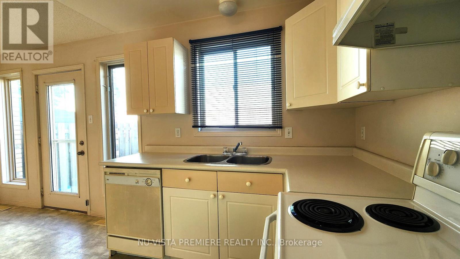 7 - 40 Burslem Street, London East (East N), ON - Indoor Photo Showing Other Room